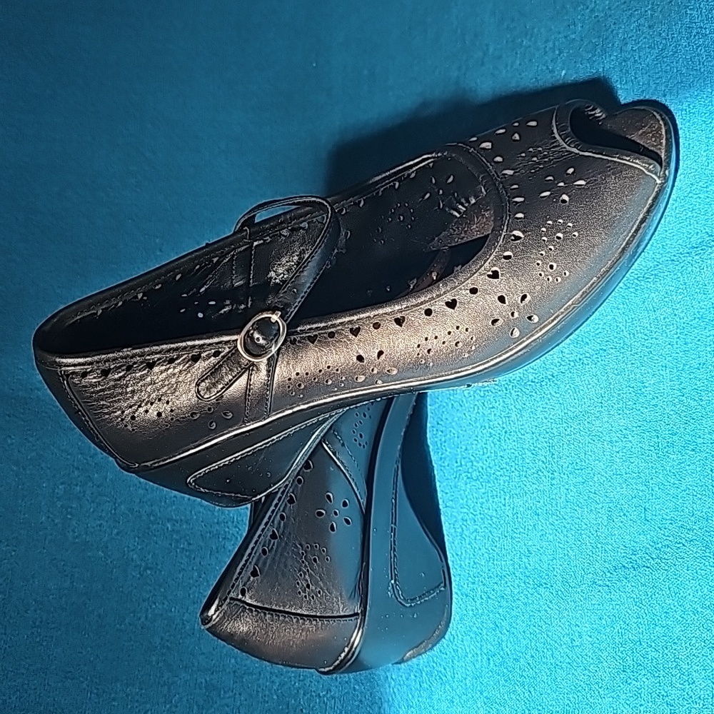 Leather Cutout Peep Toe Mary Jane Wedges 7.5